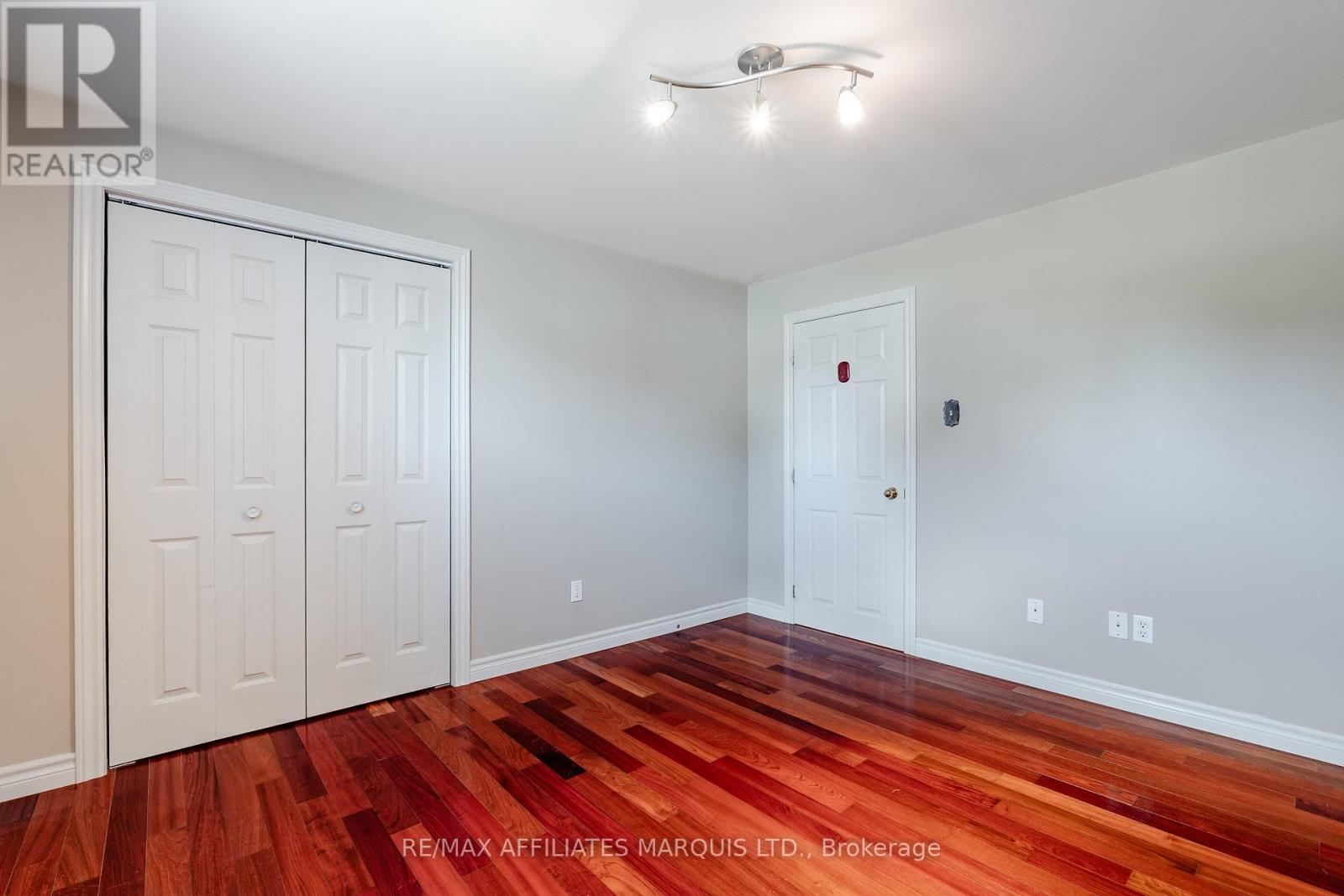 74 COLUMBIA AVENUE - 34