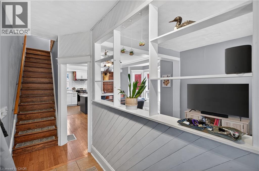 125 BALSAM Avenue S - 6