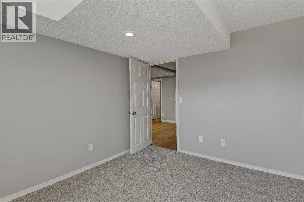 11261 75A Avenue - 17