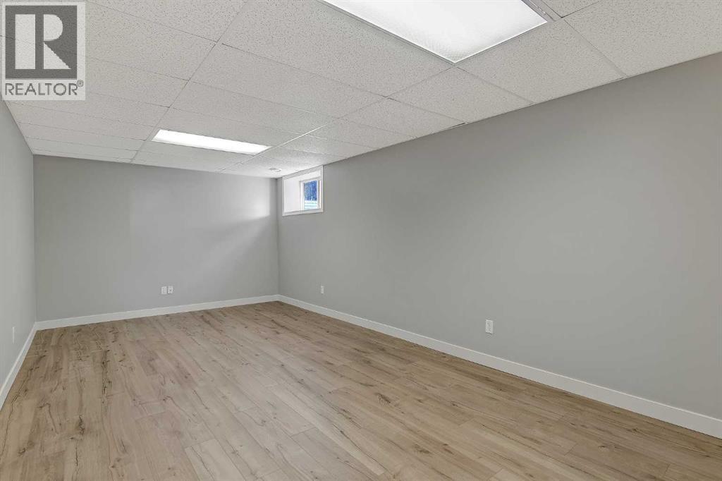 11261 75A Avenue - 16