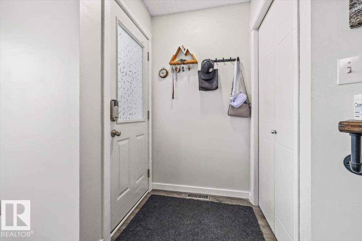 12122 17 AV SW - 17