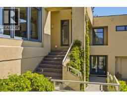 Full bathroom - 837 Mount Royal Drive, Kelowna, BC V1Y3M3 Photo 7