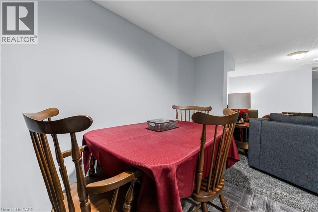 121 EDGEMONT Street N - 27
