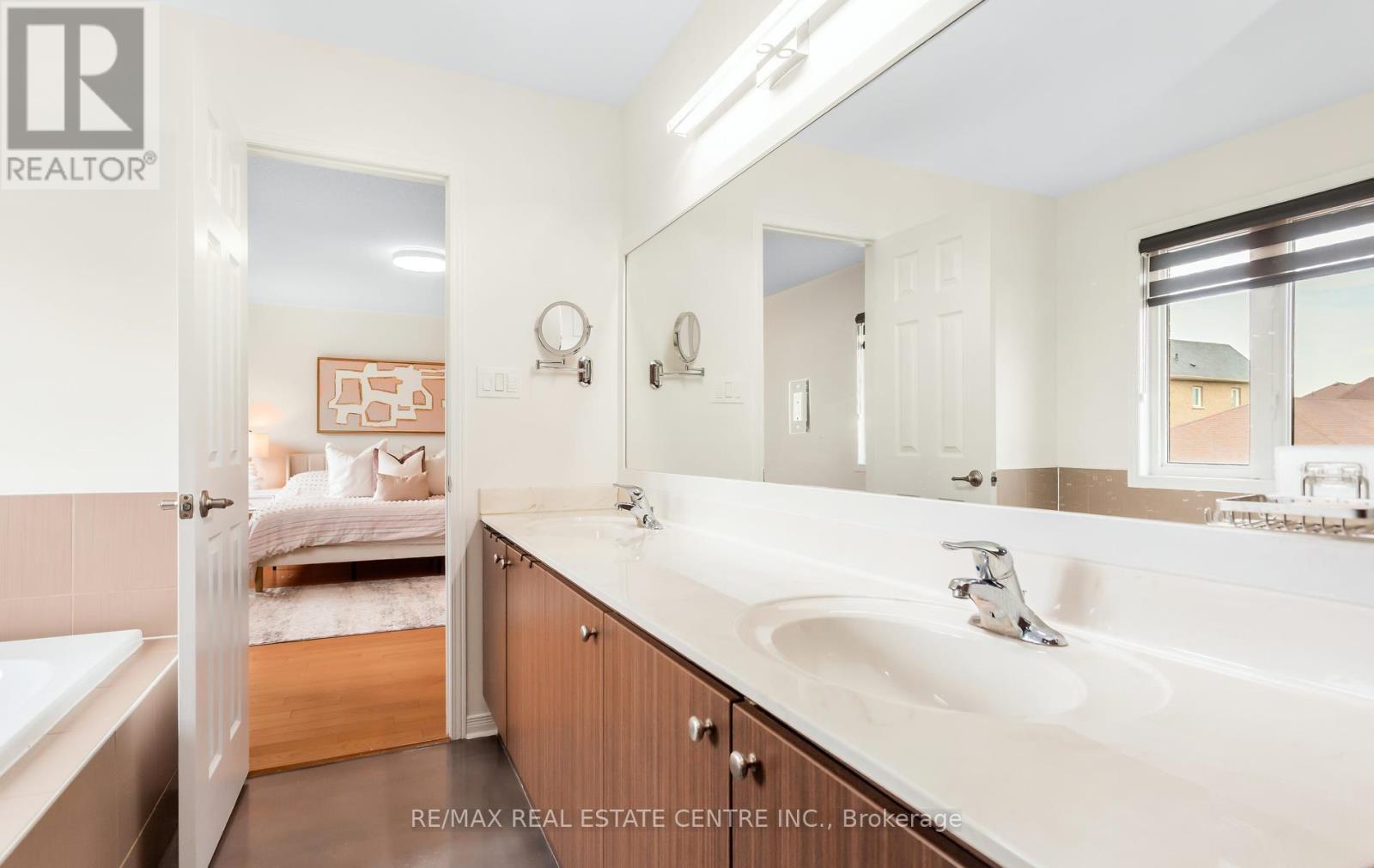 157 NIAGARA TRAIL - 24