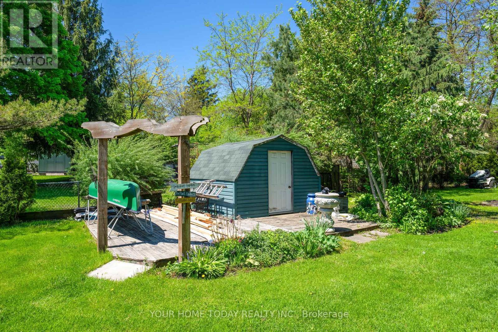 70 MAPLE AVENUE - 44