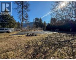 Kitchen - 2533 Columbia Avenue, Castlegar, BC V1N2X4 Photo 13