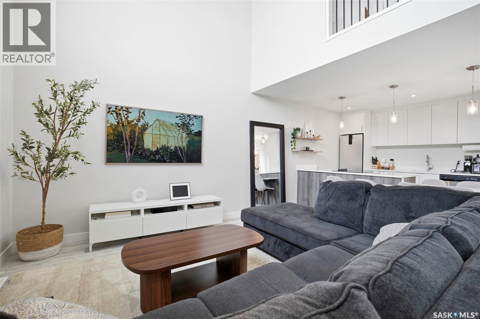 #336 McFaull CRESCENT - 4