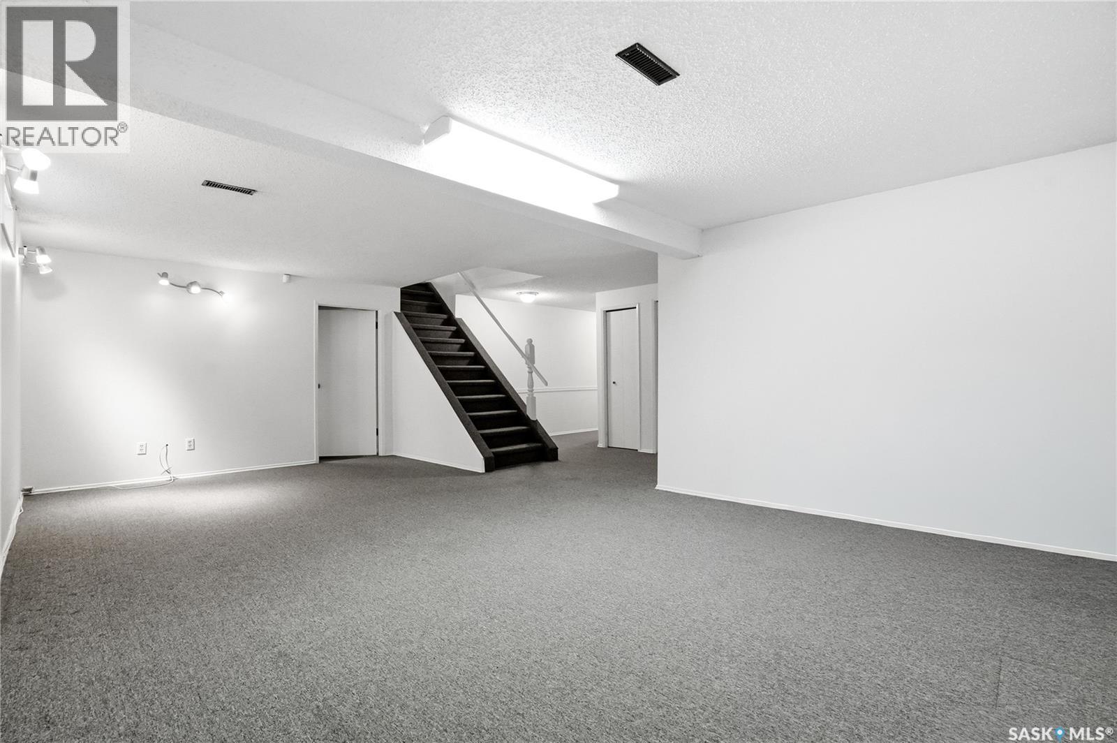155 J.J. Thiessen CRESCENT - 33
