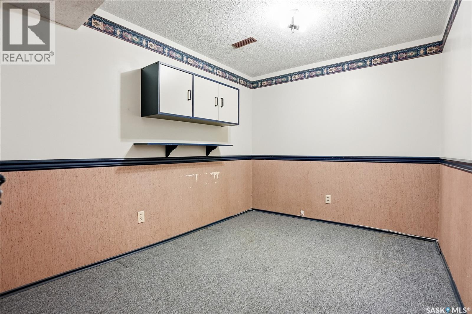 155 J.J. Thiessen CRESCENT - 35