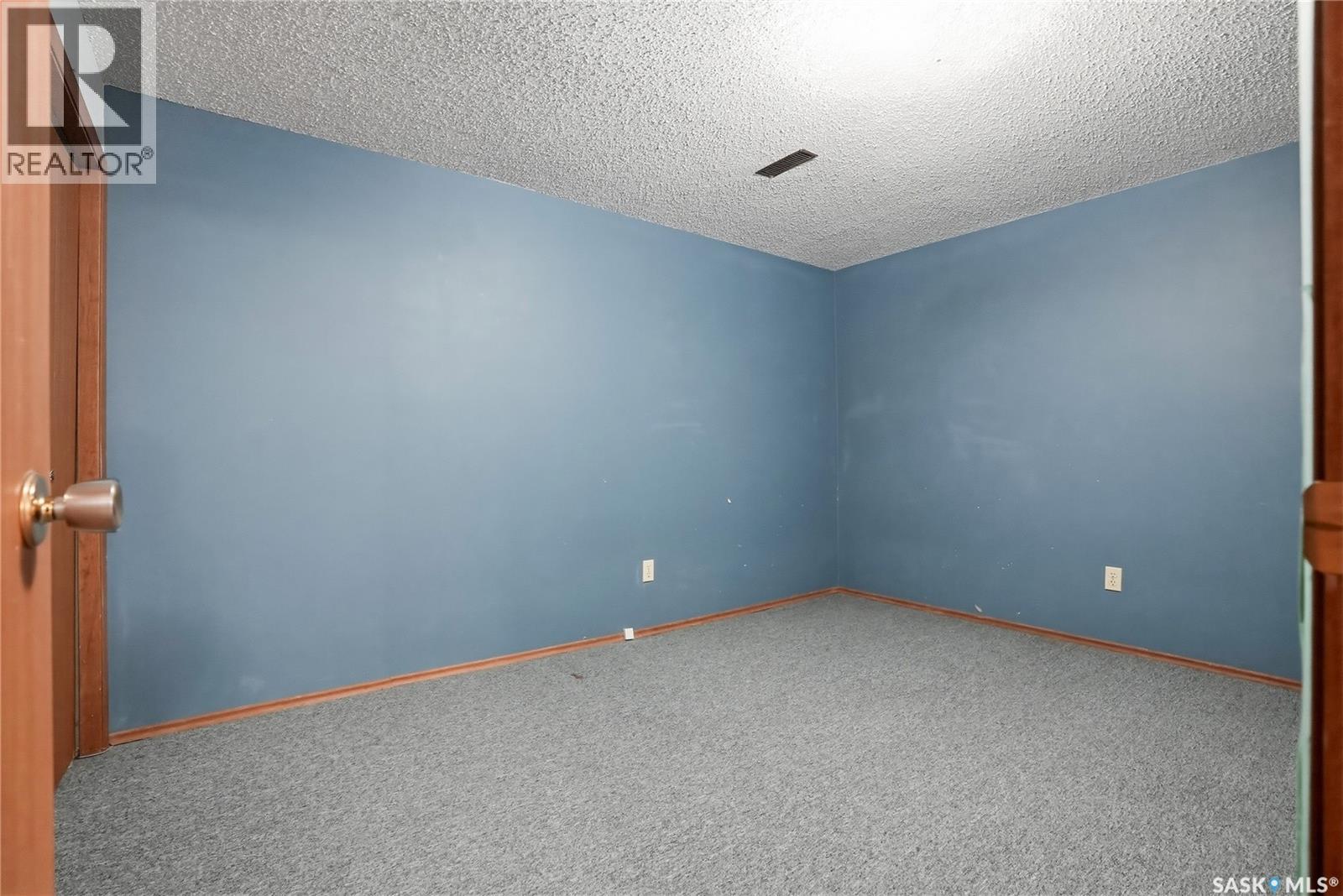 155 J.J. Thiessen CRESCENT - 39