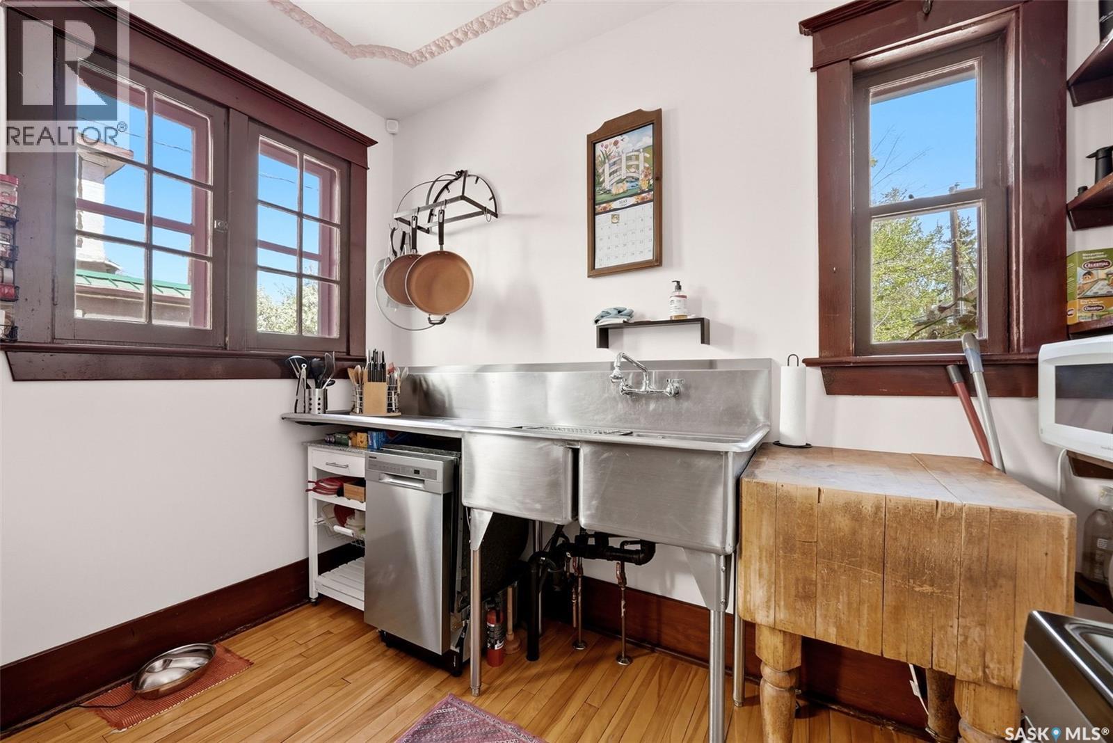 2035 Robinson STREET - 16