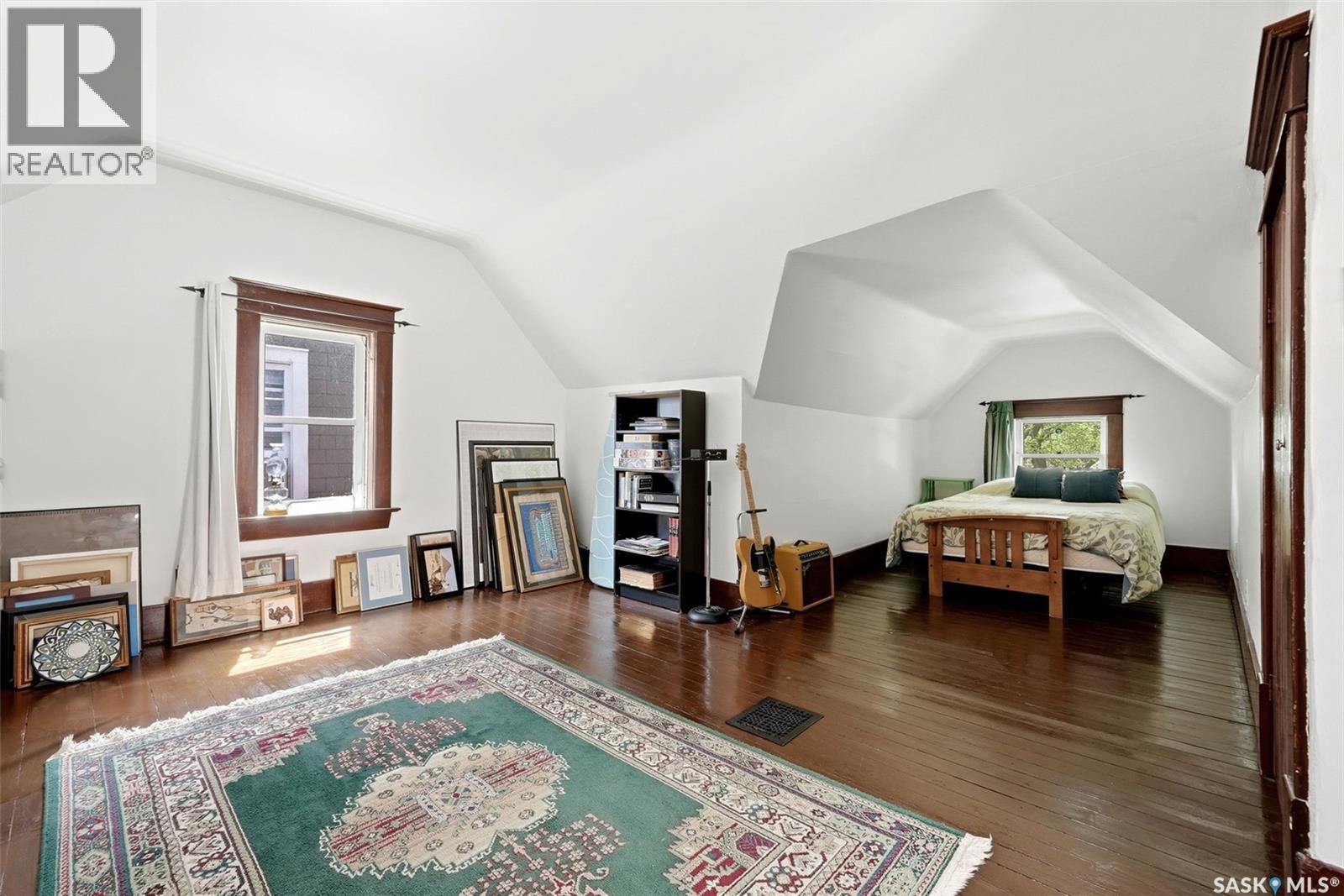 2035 Robinson STREET - 32