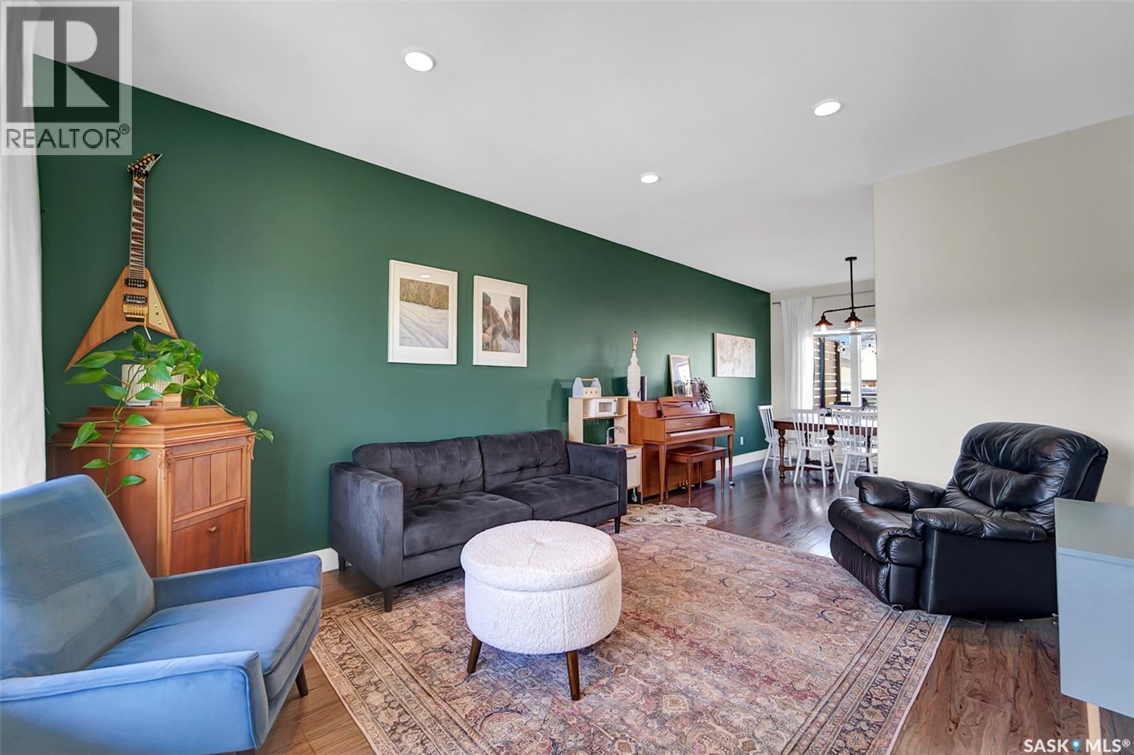 212 Martens LANE - 4
