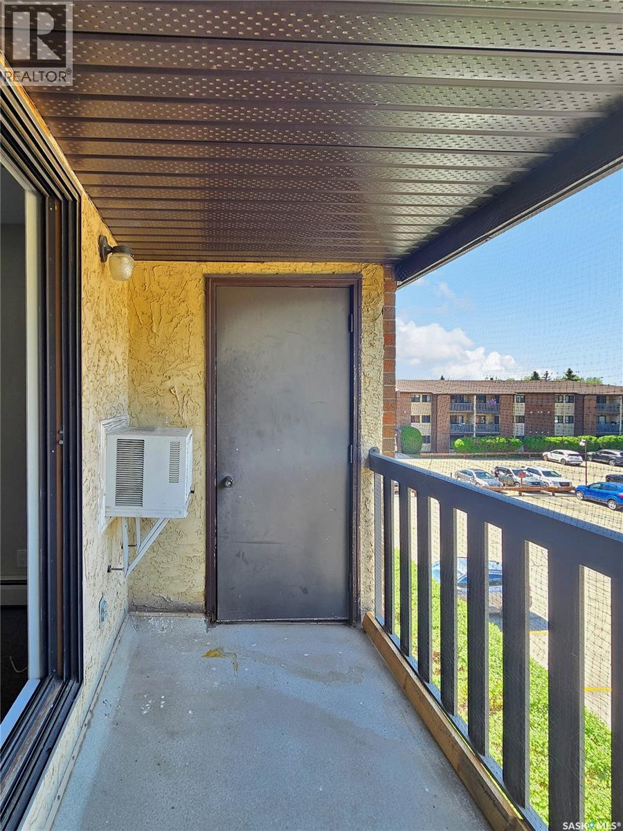 #308 311 Tait CRESCENT - 15