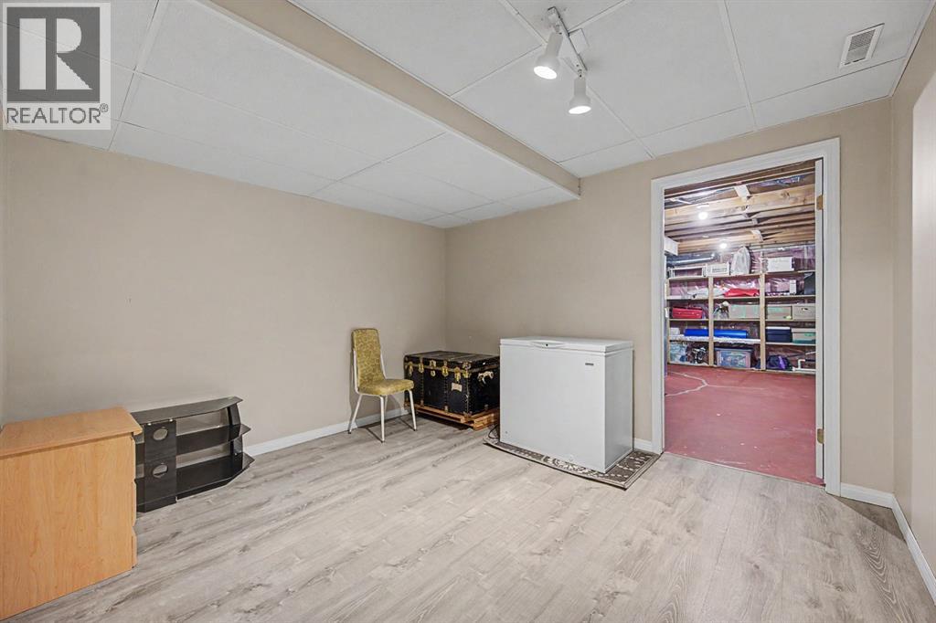 1206 19 Avenue NW - 27