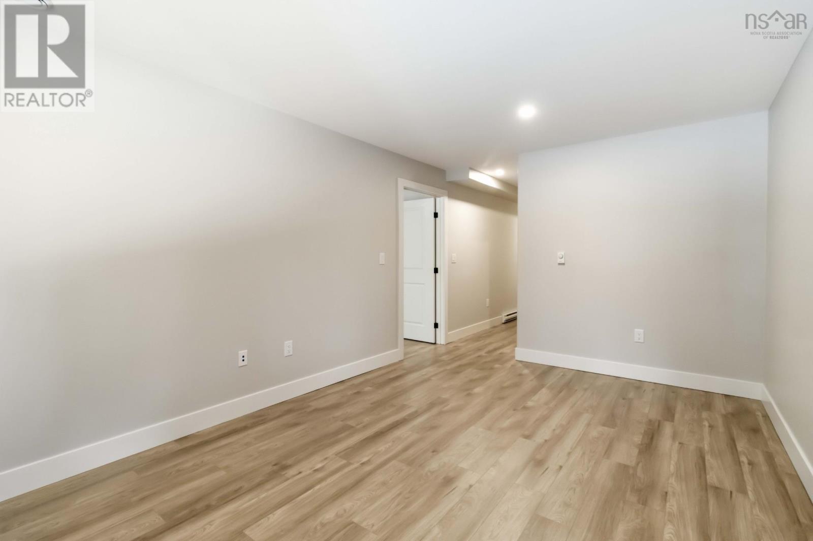 PC-42 29 Pearlgarden Close - 40