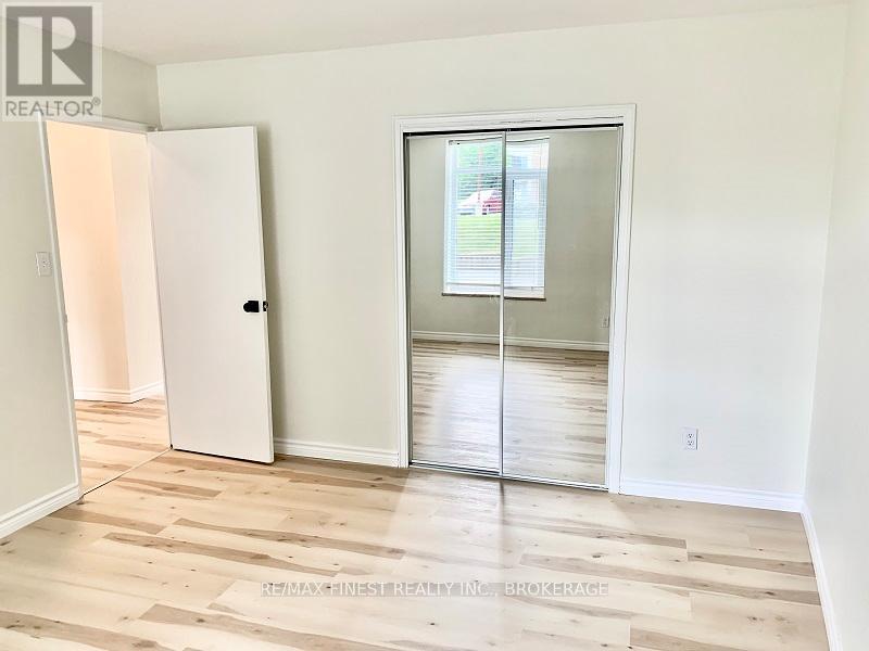 #105 1 MOWAT AVENUE - 17