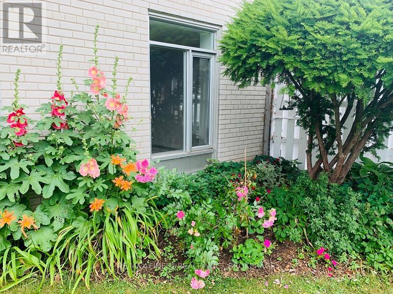 #105 1 MOWAT AVENUE - 22