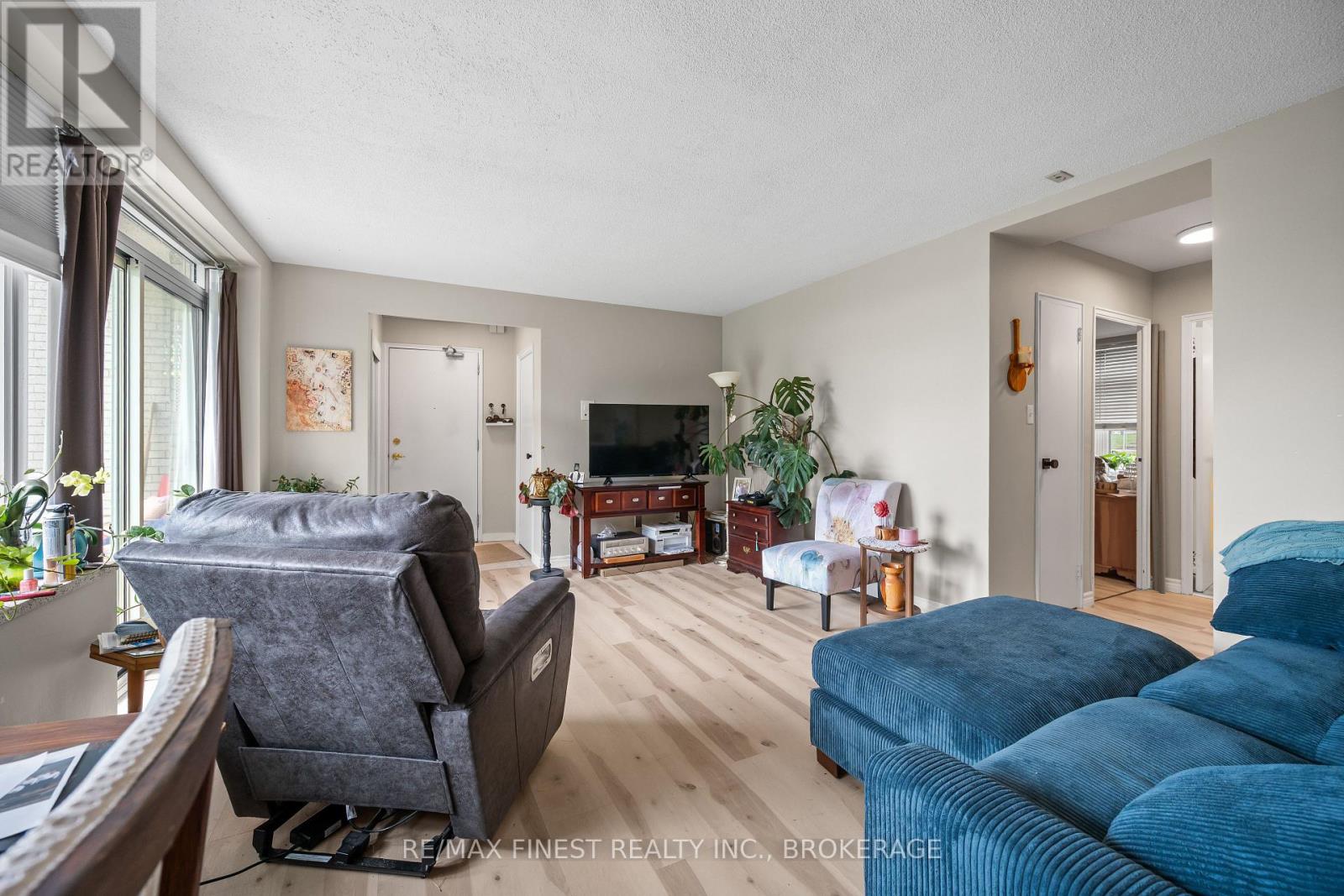 #105 1 MOWAT AVENUE - 24