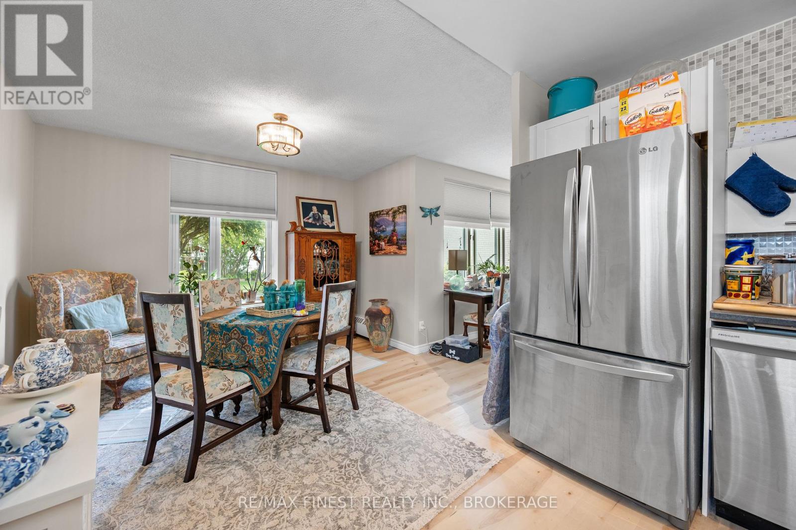 #105 1 MOWAT AVENUE - 27
