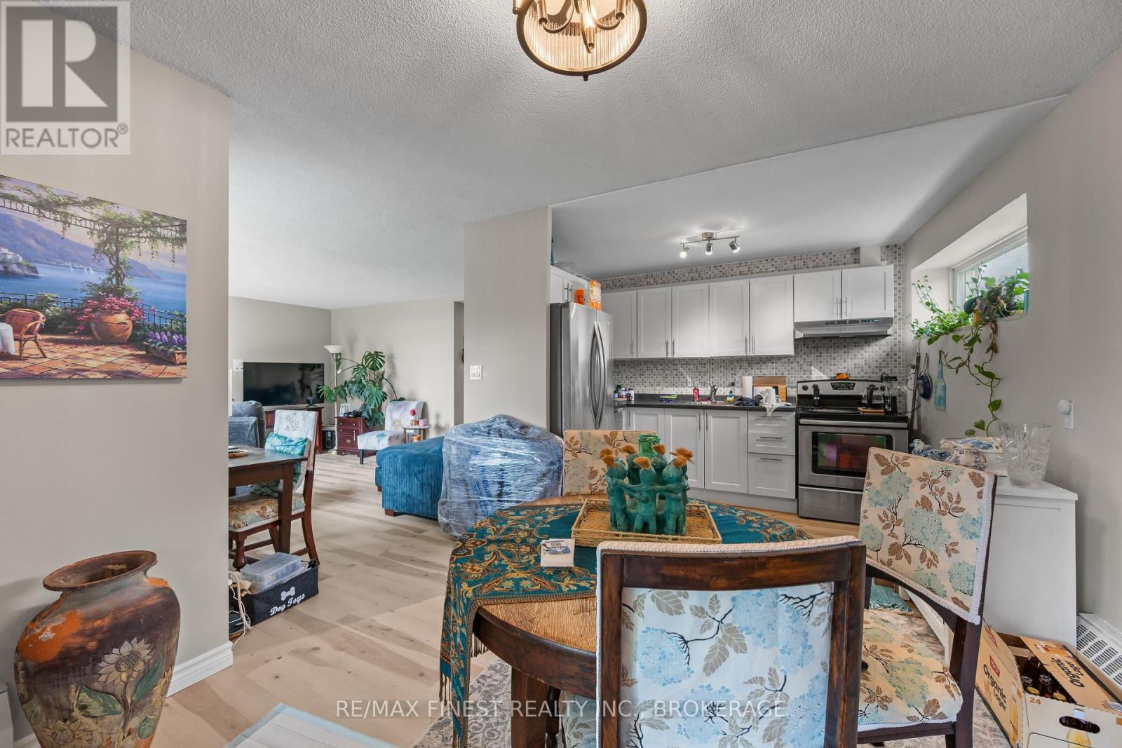 #105 1 MOWAT AVENUE - 28