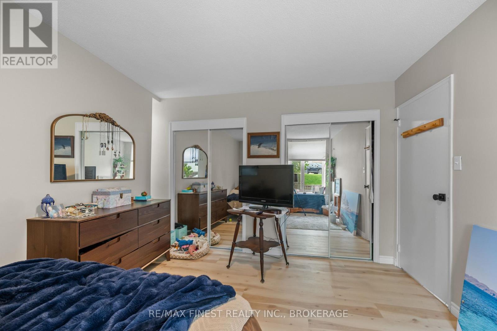 #105 1 MOWAT AVENUE - 33