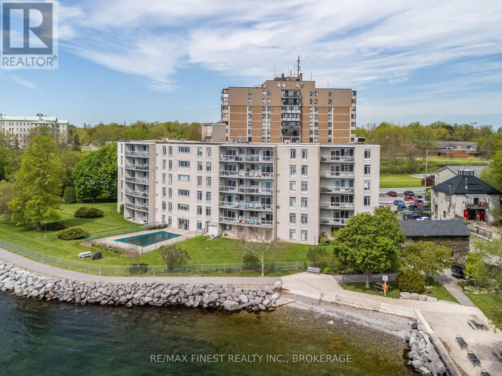 #105 1 MOWAT AVENUE - 36