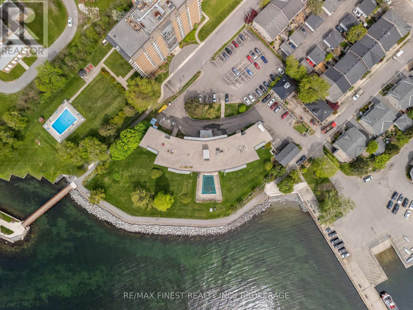 #105 1 MOWAT AVENUE - 37