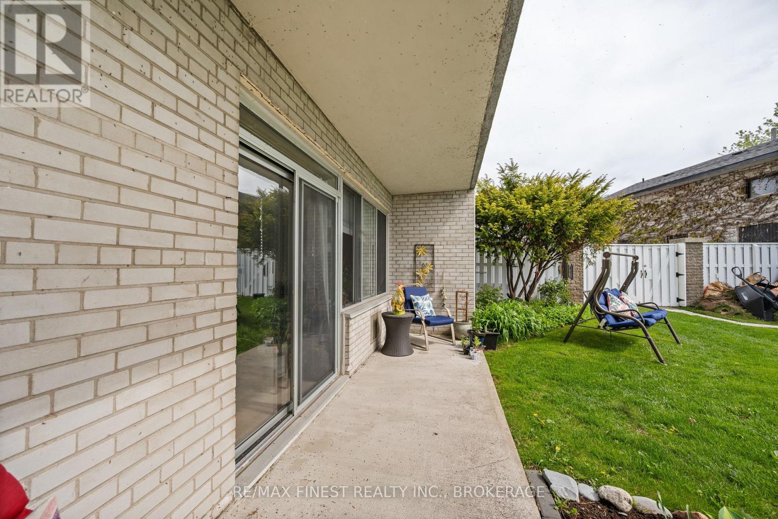 #105 1 MOWAT AVENUE - 41