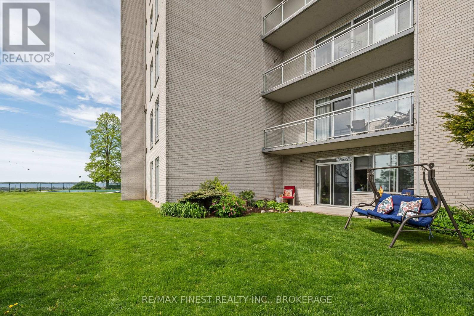 #105 1 MOWAT AVENUE - 43