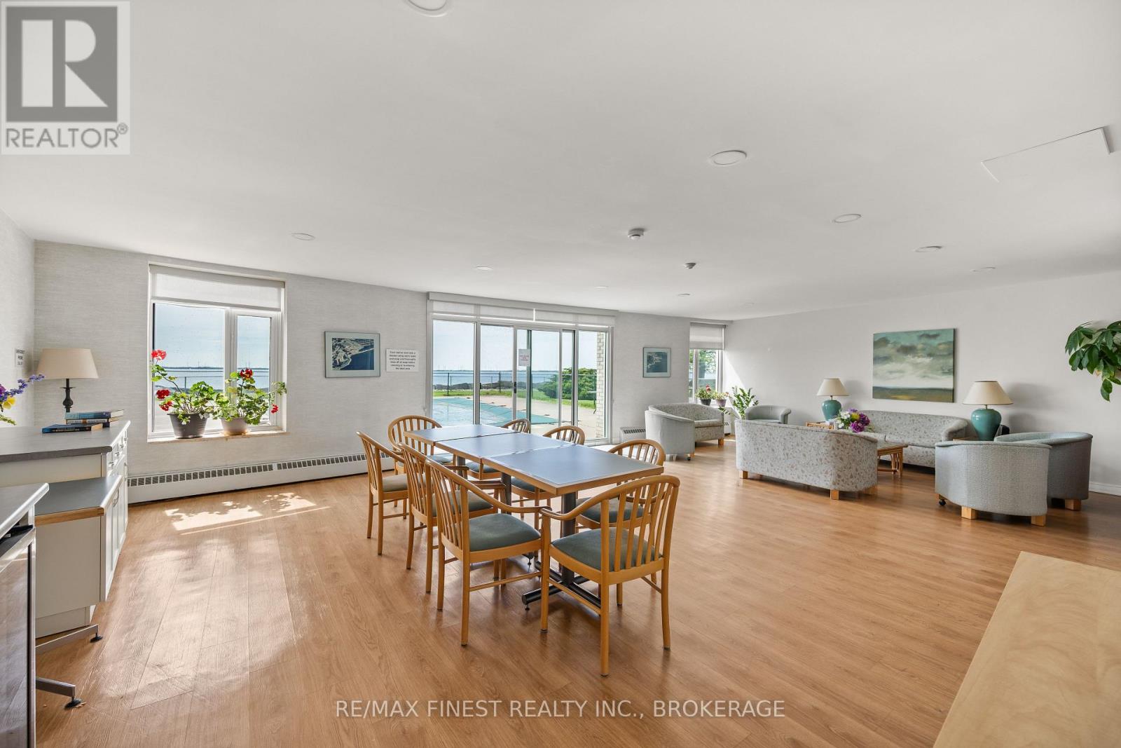 #105 1 MOWAT AVENUE - 48