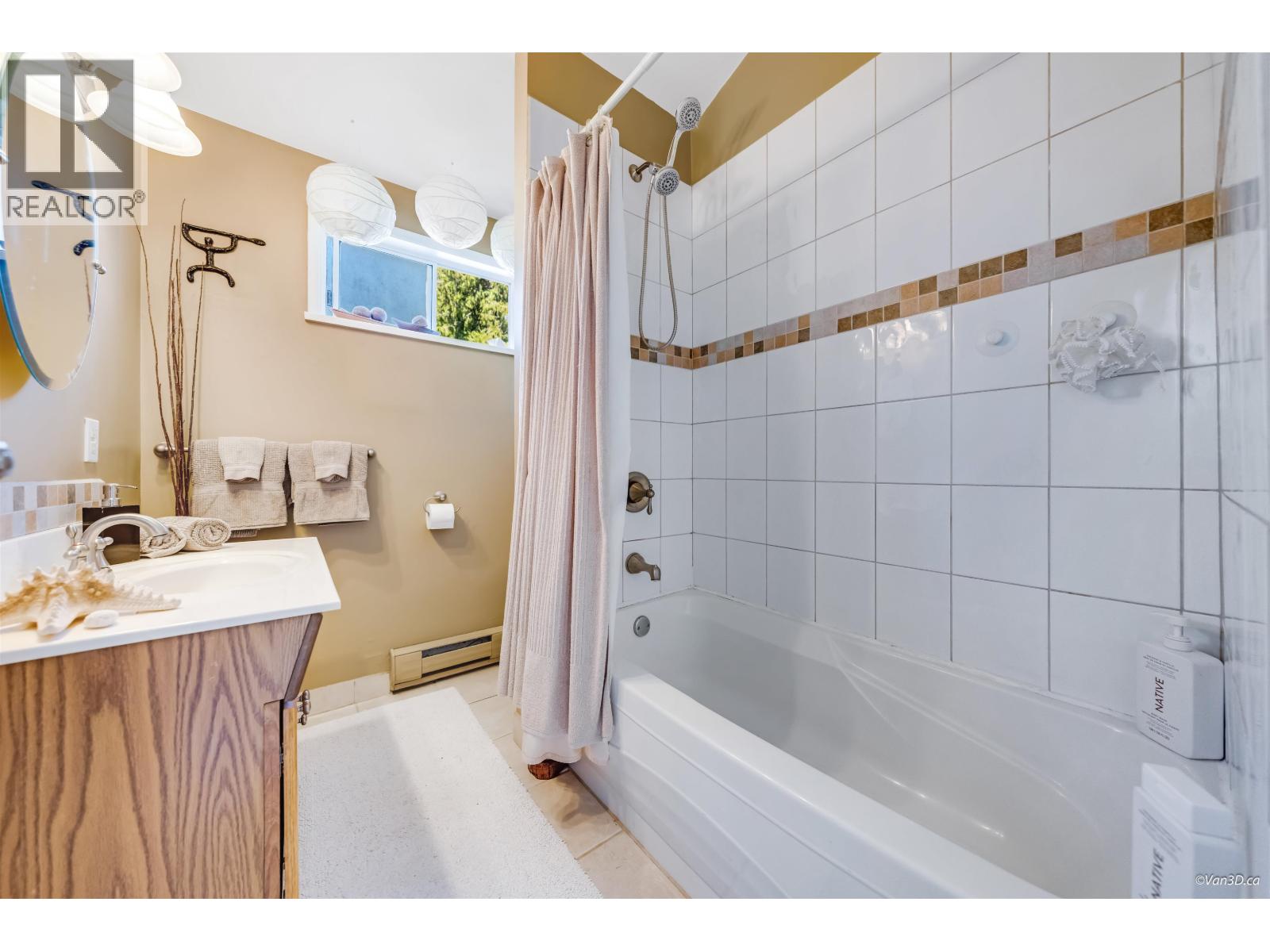 1140 W 20TH STREET — photo 3