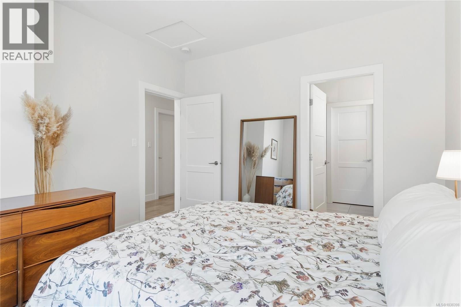 #96 2607 Kendal Ave - 13