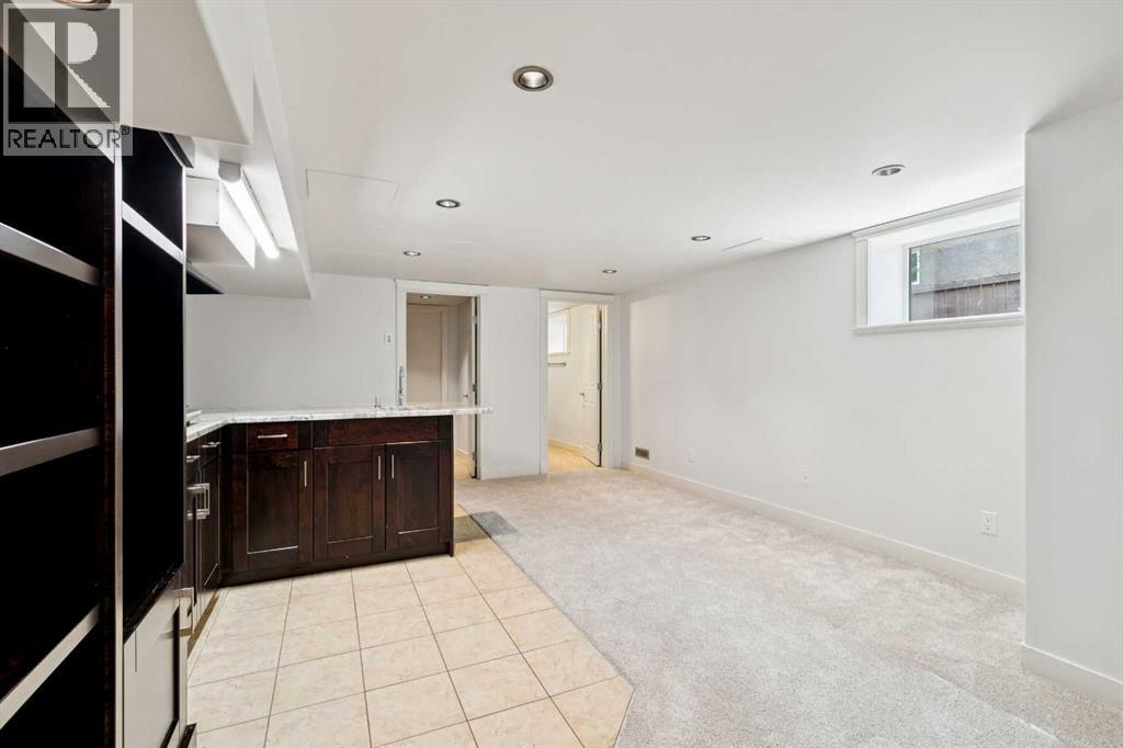 2136 26 Avenue SW - 21
