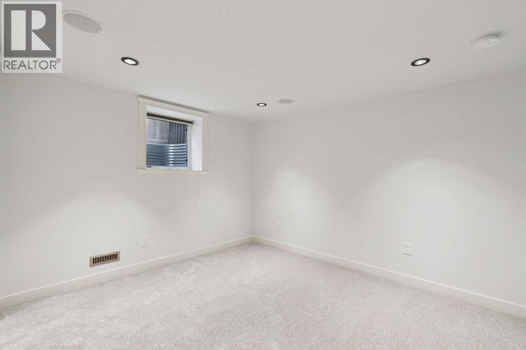2136 26 Avenue SW - 22