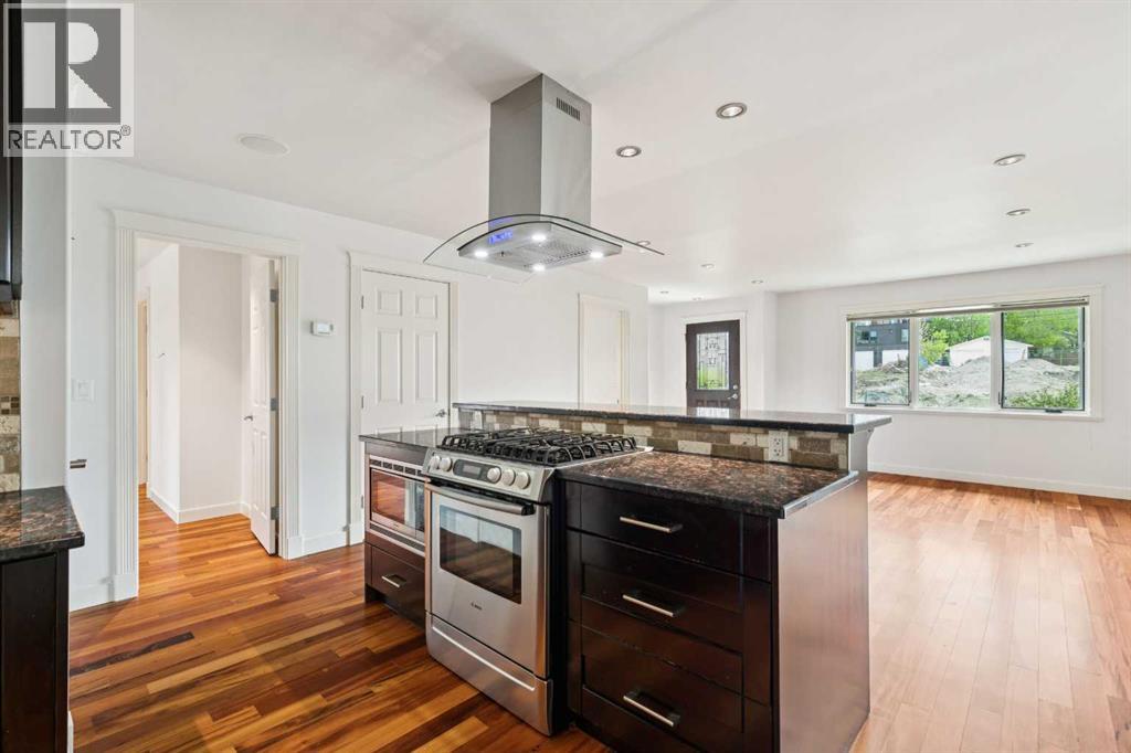 2136 26 Avenue SW - 9