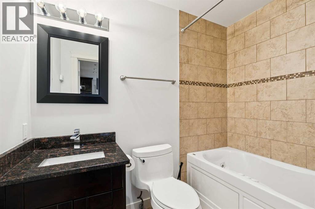 2136 26 Avenue SW - 18