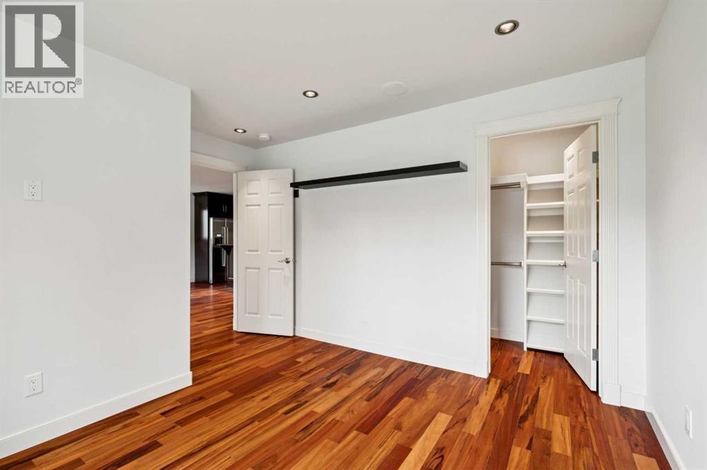 2136 26 Avenue SW - 16