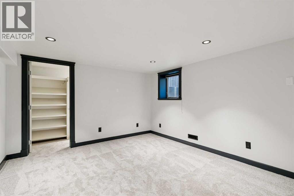 2136 26 Avenue SW - 25