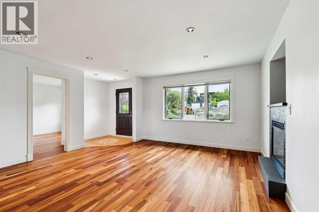 2136 26 Avenue SW - 5