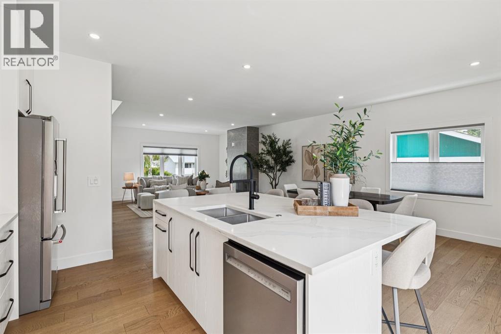 4747 26 Avenue SW - 12