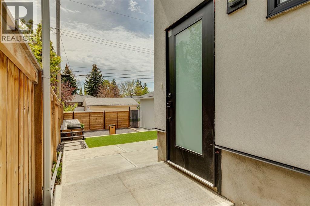 4747 26 Avenue SW - 39
