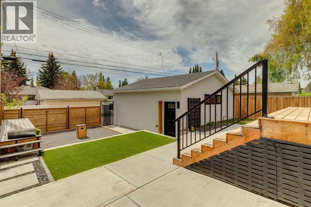 4747 26 Avenue SW - 40