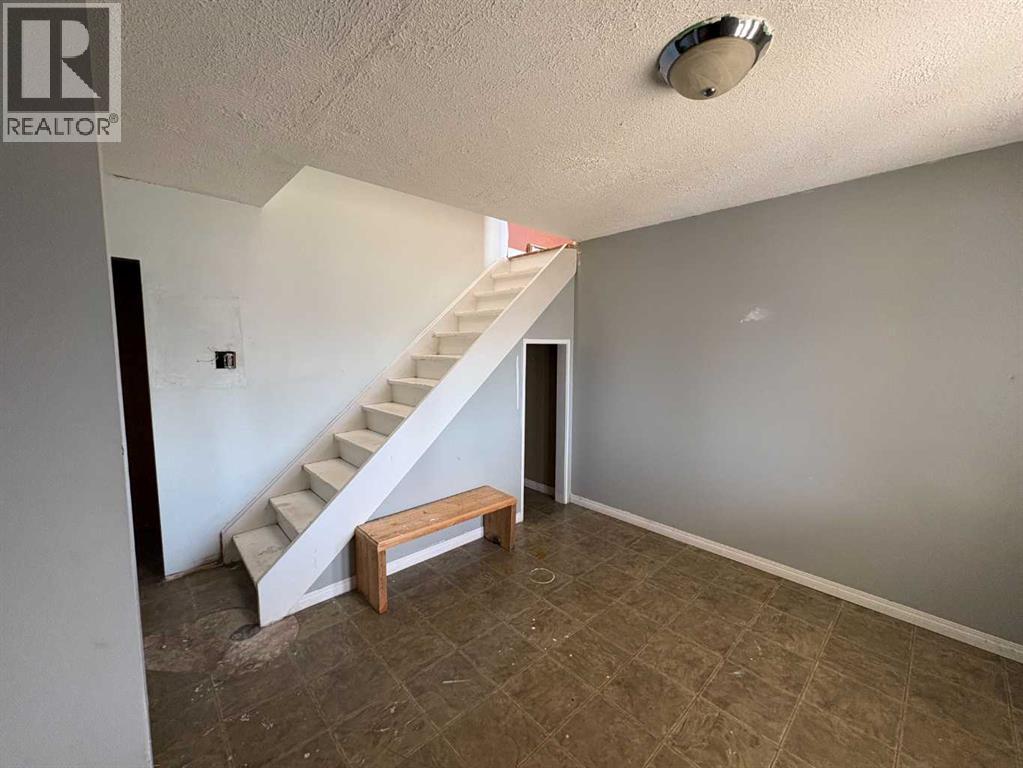 5816 60 Avenue - 6