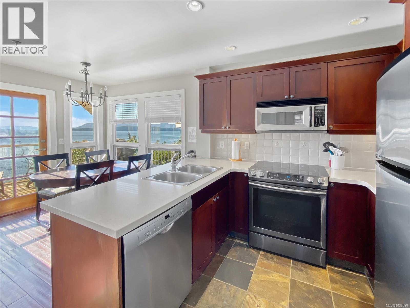 #10C 2315 Mackinnon Rd - 9