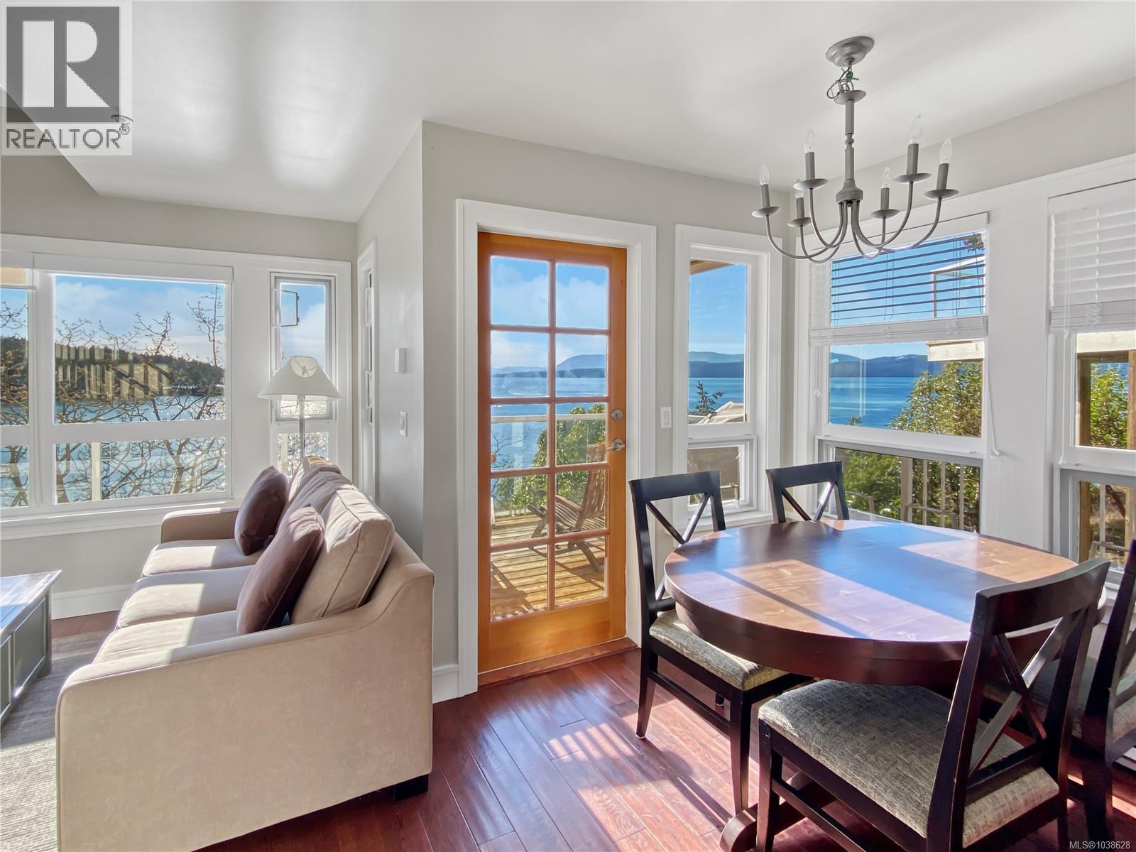 #10C 2315 Mackinnon Rd - 8