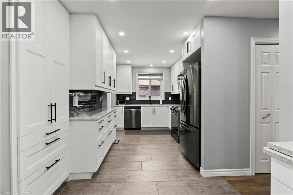 104 FIONA Crescent - 10
