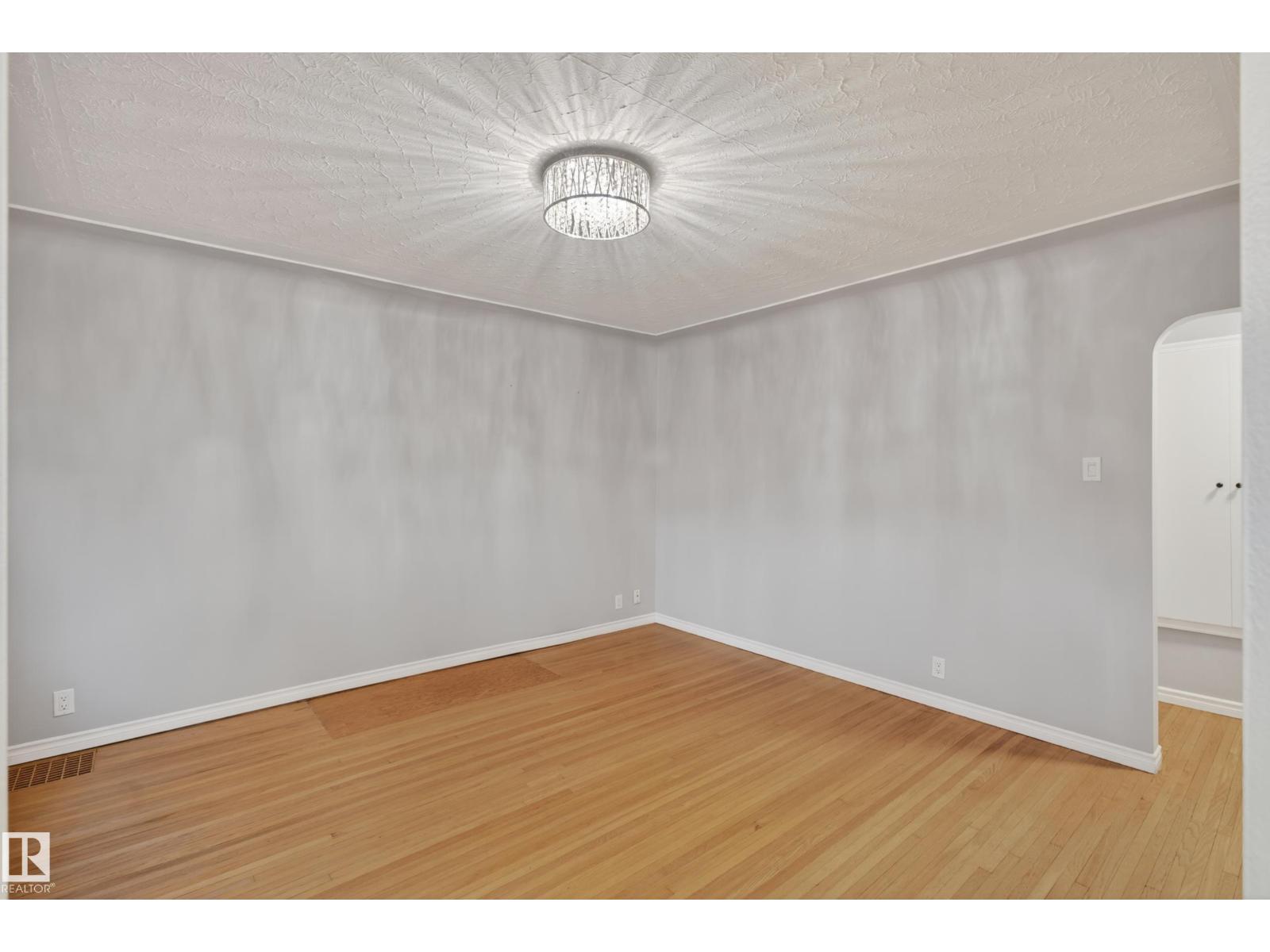 9830 77 AV NW - 10