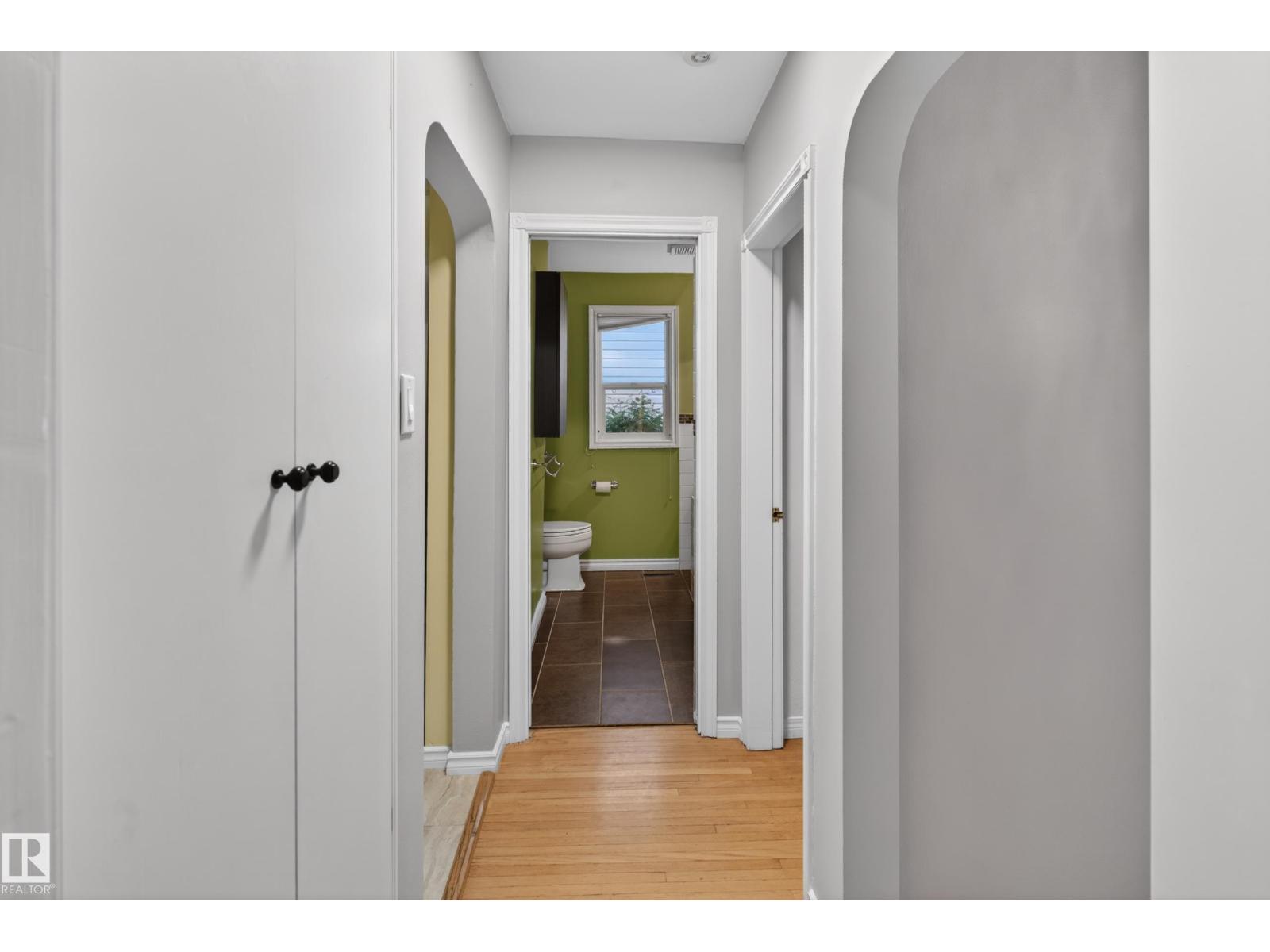 9830 77 AV NW - 11