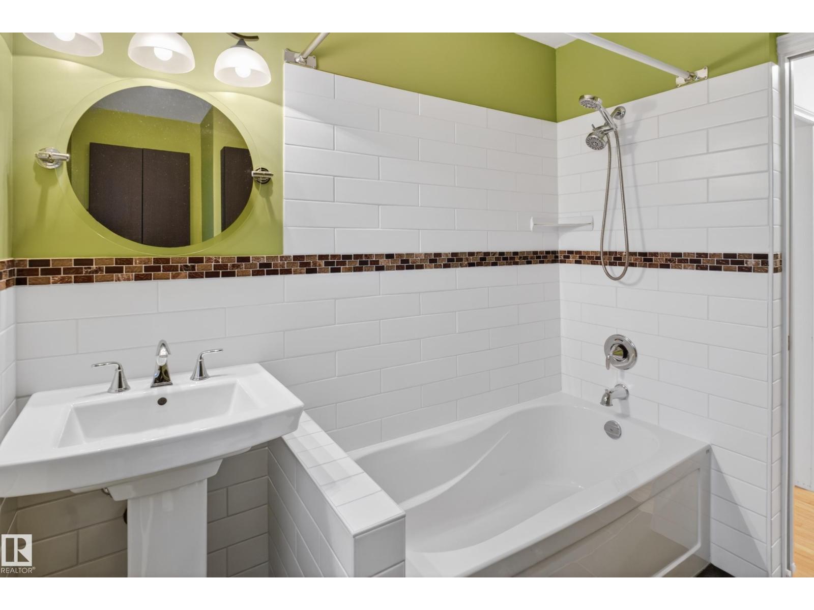 9830 77 AV NW - 15